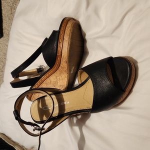 Black Chinese laundry wedges with ankle strap, EUC, size 6